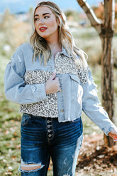 Jeansjacke mit Leopardenmuster und ungesäumtem Saum in Übergröße